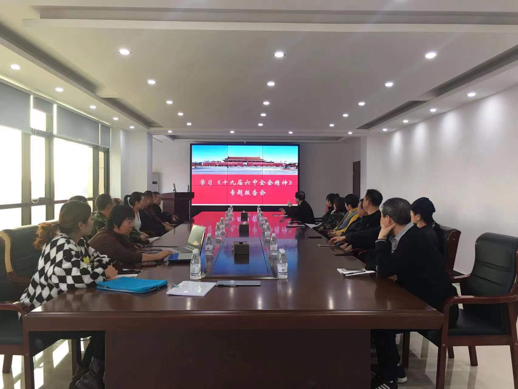 抓好三个结合 深学笃行党的十九届六中全会精神